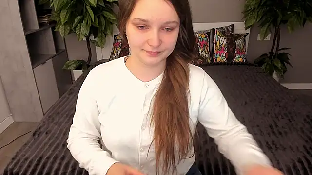 MagicPeachh  online show from November 18, 2025, 10:40 am