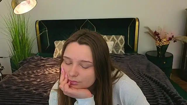 MagicPeachh  online show from April 15, 2026, 5:57 am