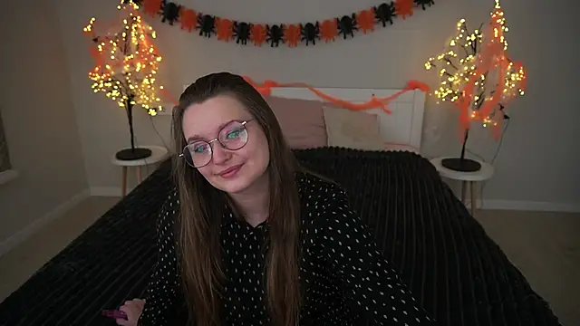 MagicPeachh  online show from October 31, 2025, 6:54 am