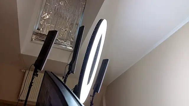 MagicPeachh  online show from April 7, 2026, 1:02 pm