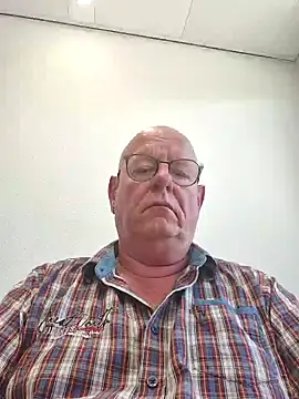 Snapshot of andrejoyfull64 chatting on June 29, 2026, 1:00 pm andrejoyfull64 online show from June 29, 2026, 1:00 pm