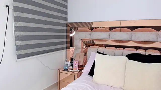 Snapshot of CamiiLovers chatting on October 4, 2025, 1:51 am CamiiLovers online show from October 4, 2025, 1:51 am