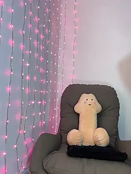 im anna  online show from February 17, 2025, 9:32 pm