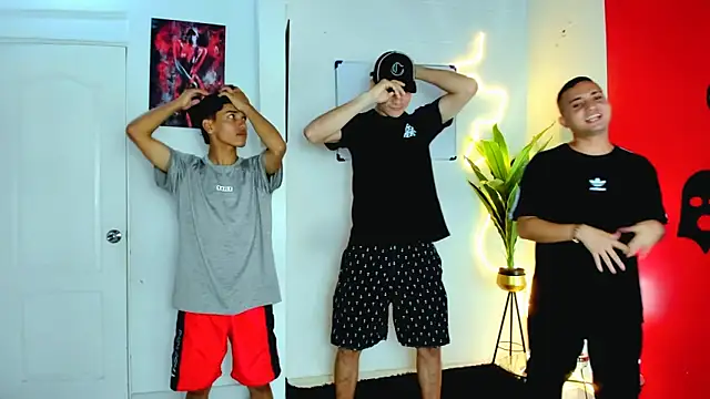 oversizedxguys online show from April 11, 2026, 1:35 am