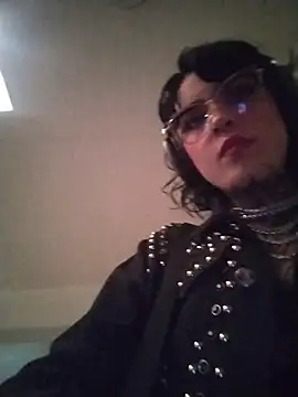 taaylor33 online show from February 6, 2026, 6:37 pm