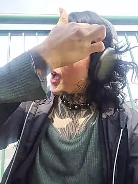 taaylor33 online show from February 12, 2026, 7:57 pm