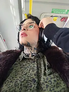 taaylor33 online show from February 17, 2026, 7:44 pm