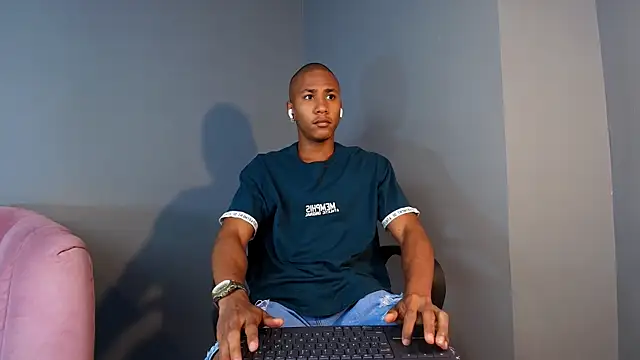 Snapshot of Ethan_Fox11 chatting on March 3, 2025, 2:17 pm Ethan Fox11 online show from March 3, 2025, 2:17 pm