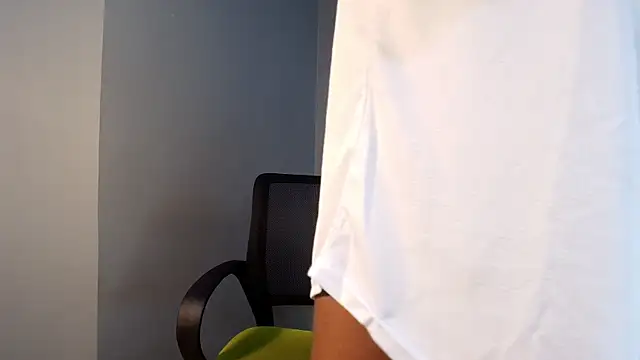 Snapshot of Ethan_Fox11 chatting on February 19, 2025, 2:11 pm Ethan Fox11 online show from February 19, 2025, 2:11 pm