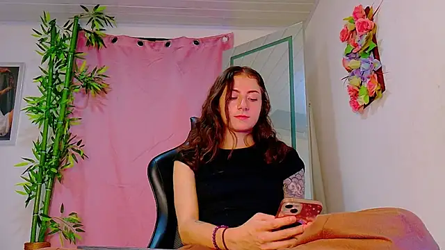 scarlet-jonesx online show from June 5, 2026, 12:04 am