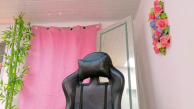 scarlet-jonesx online show from February 5, 2026, 12:56 pm