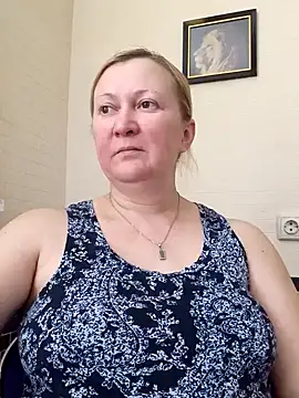 blondyaguar online show from December 6, 2024, 1:06 pm