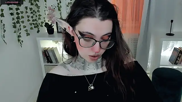 Dixi Pixi  online show from December 14, 2025, 5:46 am