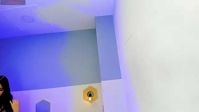 Chloe fischer  online show from April 18, 2026, 3:14 pm