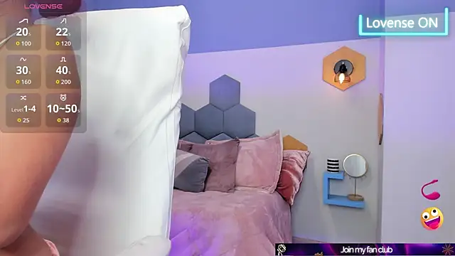 Snapshot of Chloe_fischer_ chatting on October 21, 2025, 3:22 pm Chloe fischer online show from October 21, 2025, 3:22 pm