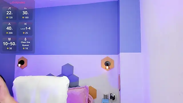 Chloe fischer  online show from February 9, 2026, 3:32 pm