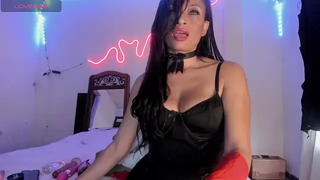 Snapshot of latinaStepmom chatting on July 17, 2026, 10:07 pm latinaStepmom online show from July 17, 2026, 10:07 pm