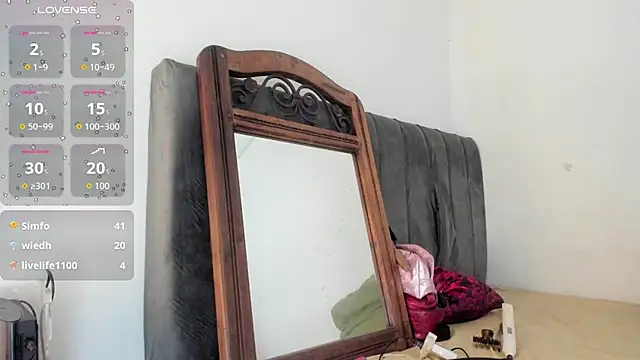 latinaStepmom online show from September 22, 2025, 1:50 pm