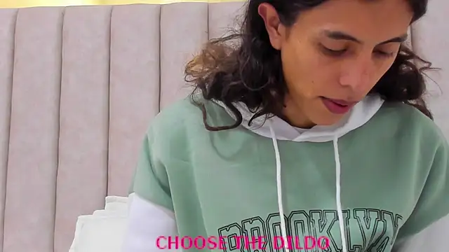 FreyaMoller online show from September 19, 2025, 7:51 pm