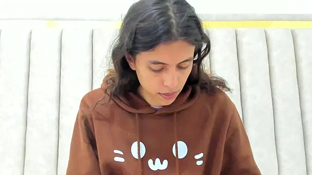 FreyaMoller online show from April 8, 2026, 7:15 pm