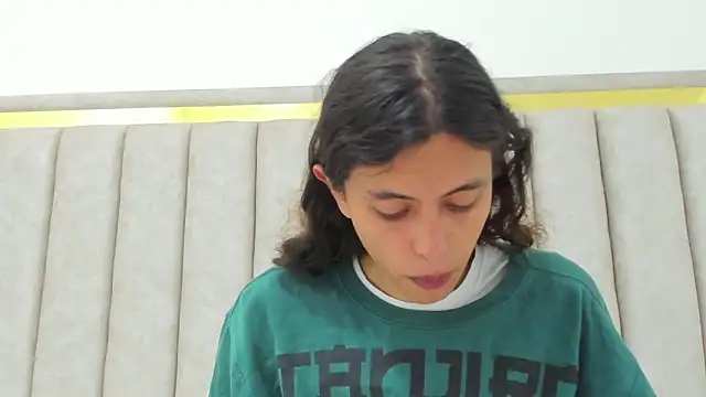 FreyaMoller online show from March 26, 2026, 7:01 pm