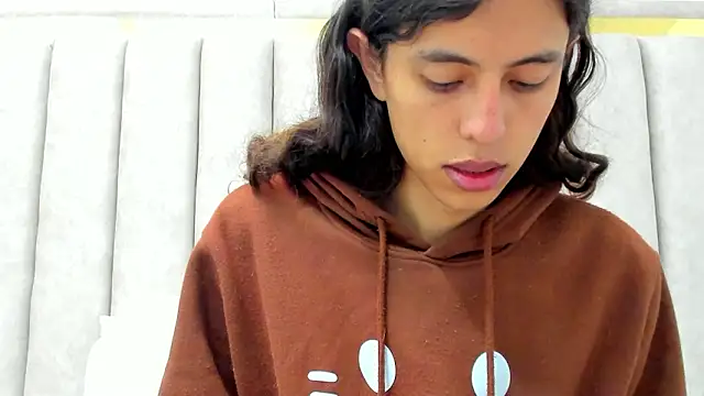 FreyaMoller online show from February 21, 2026, 6:32 pm