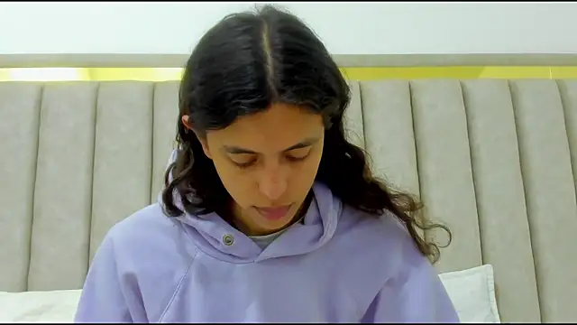 FreyaMoller online show from November 27, 2025, 7:36 pm