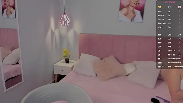 sophie alice  online show from March 8, 2025, 12:30 pm