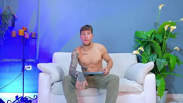 Snapshot of french_sexx chatting on October 8, 2025, 1:18 am french sexx online show from October 8, 2025, 1:18 am