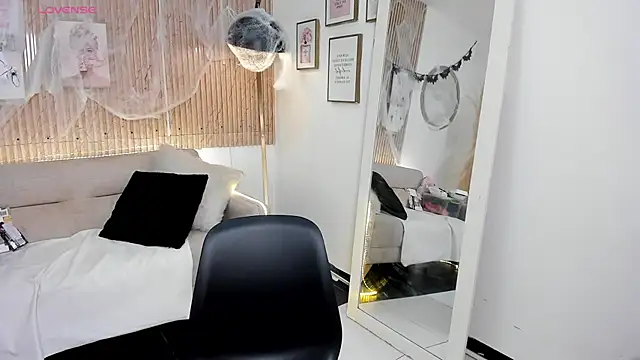 RACHEL EV online show from October 12, 2025, 7:21 am