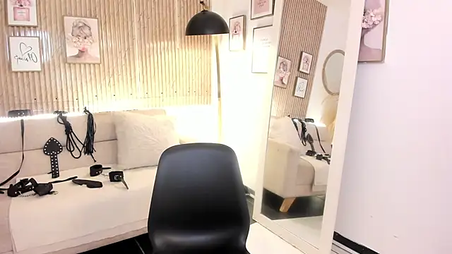 RACHEL EV online show from September 18, 2025, 4:37 am