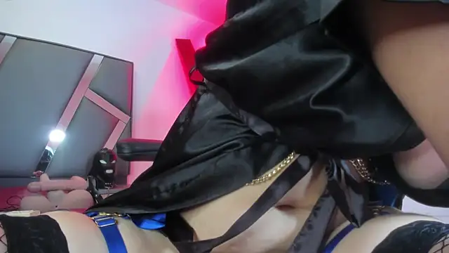 Snapshot of Ivannaakozlov_ chatting on February 13, 2025, 12:24 am Ivannaakozlov online show from February 13, 2025, 12:24 am