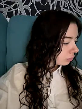 Kimi Ass online show from October 30, 2025, 10:35 am