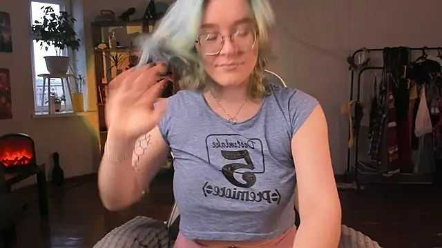 alisahug online show from September 30, 2025, 12:22 pm