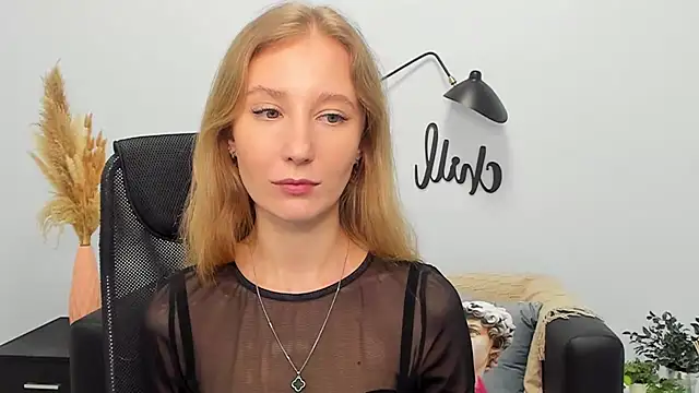 LolaWilsons online show from March 22, 2025, 2:25 pm