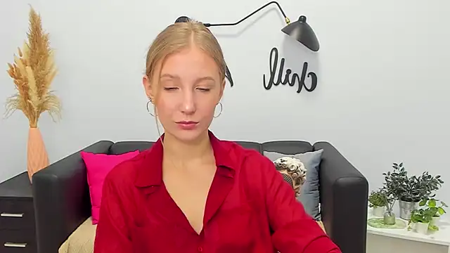 LolaWilsons online show from November 28, 2025, 7:30 am