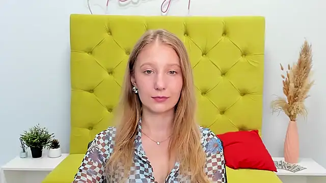 LolaWilsons online show from May 11, 2026, 2:45 pm