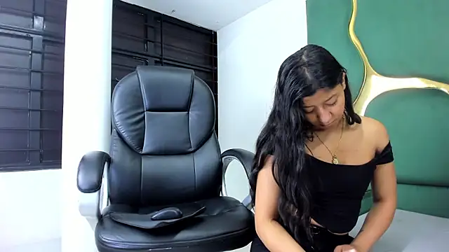 VaneLin18 online show from November 28, 2025, 3:23 pm