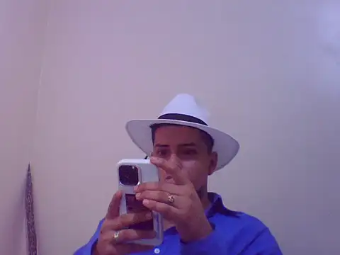 Snapshot of Malandralle chatting on December 5, 2025, 1:27 am Malandralle online show from December 5, 2025, 1:27 am