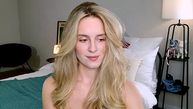 Snapshot of RozzitaBedberry chatting on October 11, 2025, 2:07 pm RozzitaBedberry online show from October 11, 2025, 2:07 pm