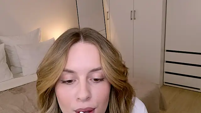 RozzitaBedberry online show from February 15, 2026, 3:00 pm