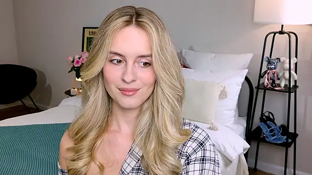 Snapshot of RozzitaBedberry chatting on September 26, 2025, 2:02 pm RozzitaBedberry online show from September 26, 2025, 2:02 pm