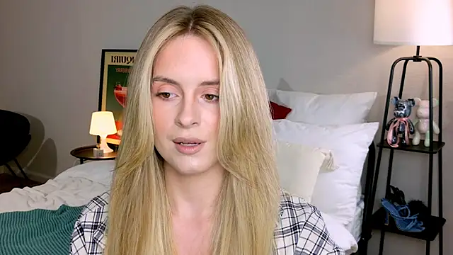 Snapshot of RozzitaBedberry chatting on October 18, 2025, 1:02 pm RozzitaBedberry online show from October 18, 2025, 1:02 pm