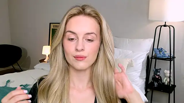 Snapshot of RozzitaBedberry chatting on September 20, 2025, 6:07 am RozzitaBedberry online show from September 20, 2025, 6:07 am