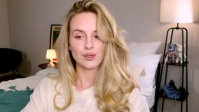 Snapshot of RozzitaBedberry chatting on October 27, 2025, 2:18 pm RozzitaBedberry online show from October 27, 2025, 2:18 pm