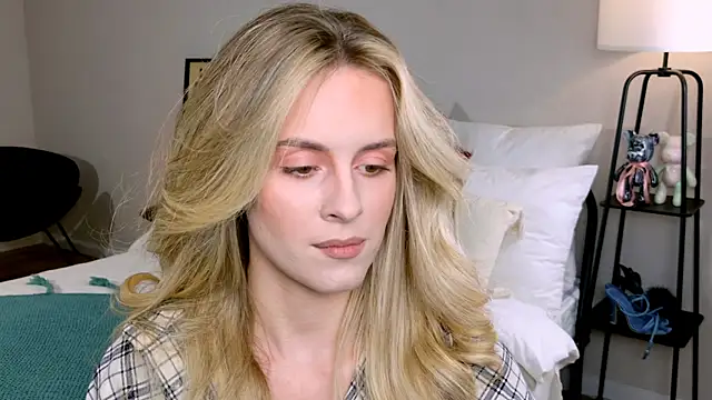 Snapshot of RozzitaBedberry chatting on October 19, 2025, 1:47 pm RozzitaBedberry online show from October 19, 2025, 1:47 pm