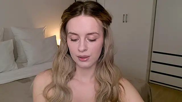 RozzitaBedberry online show from February 9, 2026, 2:15 pm