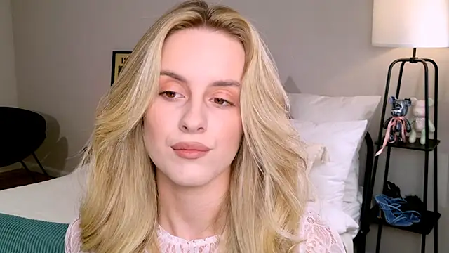 Snapshot of RozzitaBedberry chatting on October 6, 2025, 1:34 pm RozzitaBedberry online show from October 6, 2025, 1:34 pm