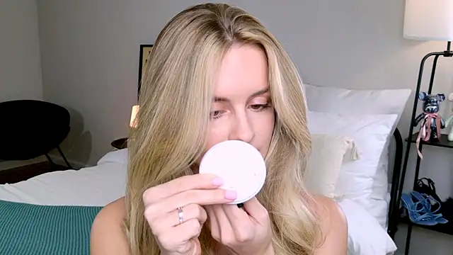 Snapshot of RozzitaBedberry chatting on September 29, 2025, 1:06 pm RozzitaBedberry online show from September 29, 2025, 1:06 pm