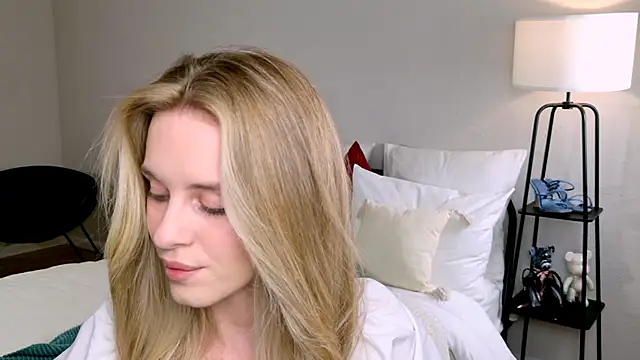 Snapshot of RozzitaBedberry chatting on September 21, 2025, 1:05 pm RozzitaBedberry online show from September 21, 2025, 1:05 pm